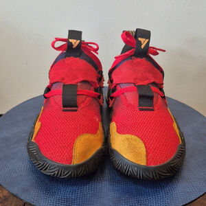 Adidas Basketball TraeYoung Signature Series ShoesMens sz.6.5/wmn sz 8.5 (#1764)